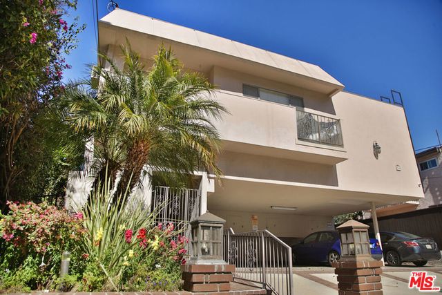 864 Granville Avenue, Los Angeles