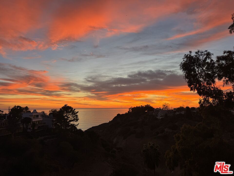 Photo of Listing #25572905