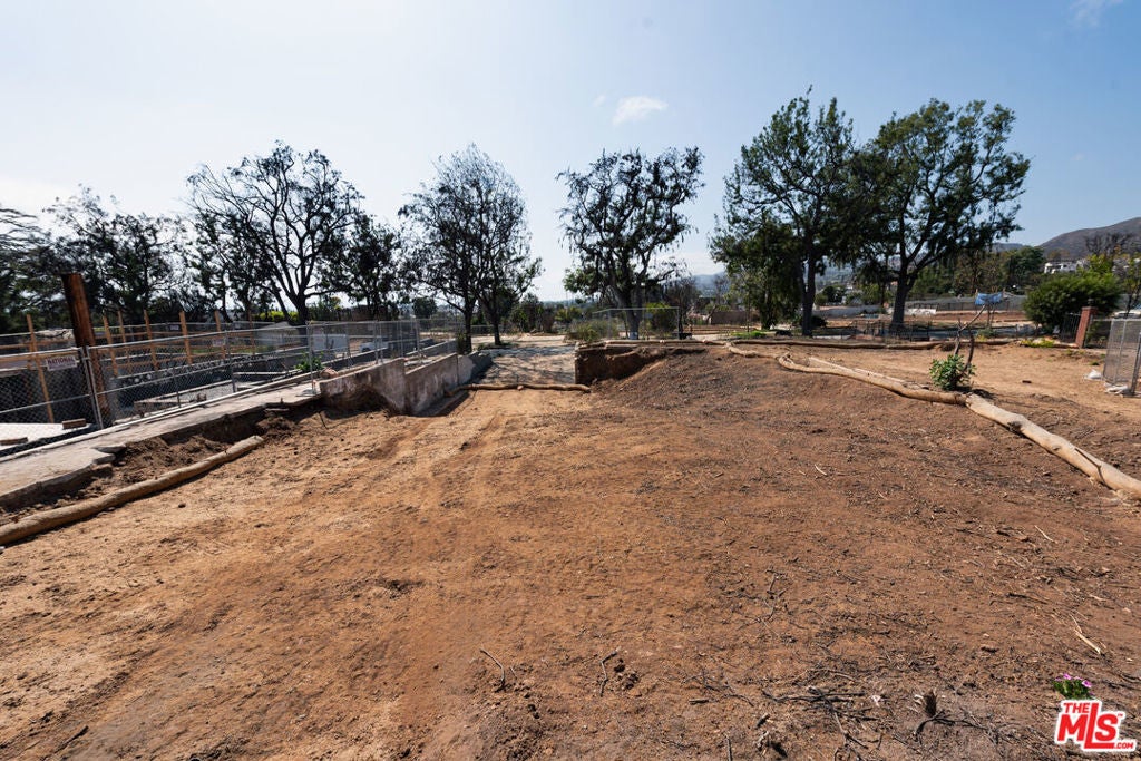 Photo of Listing #25593697