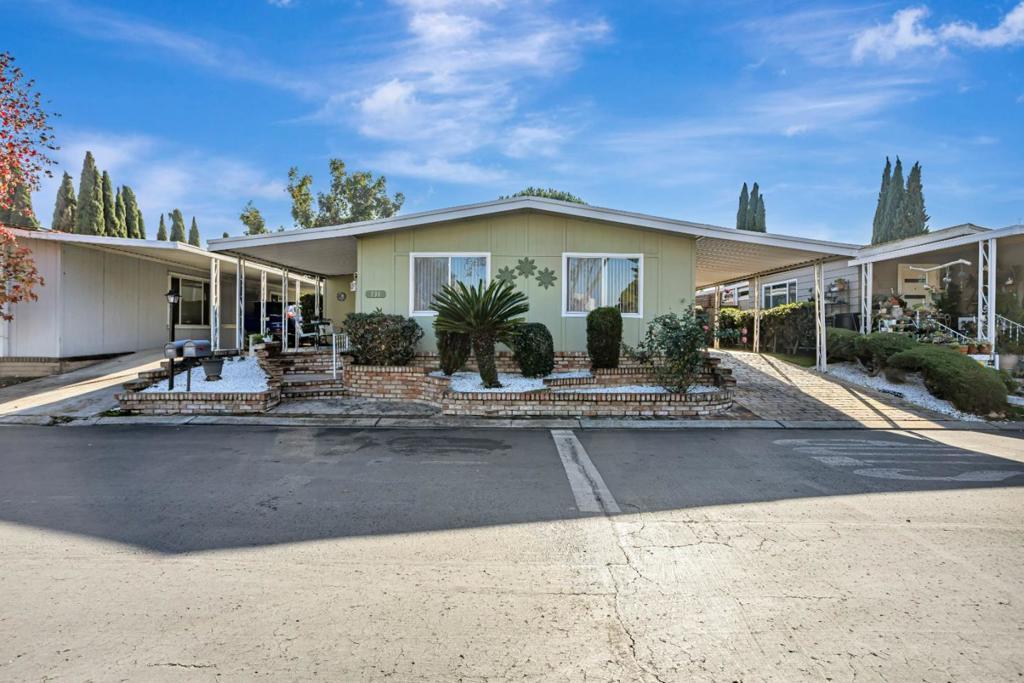 Photo of Listing #ML81989095