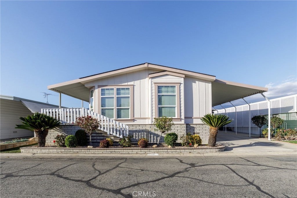 Photo of Listing #IV25046660