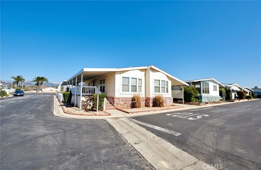 Photo of Listing #IV25048374