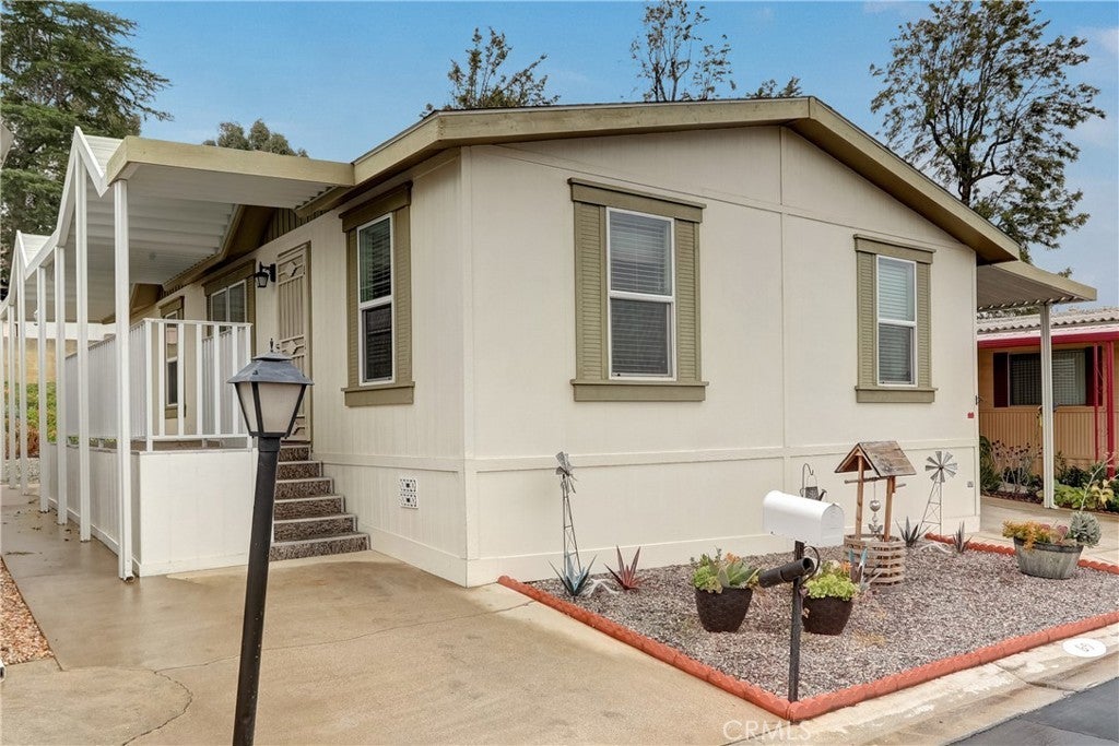 Photo of Listing #IV25057664