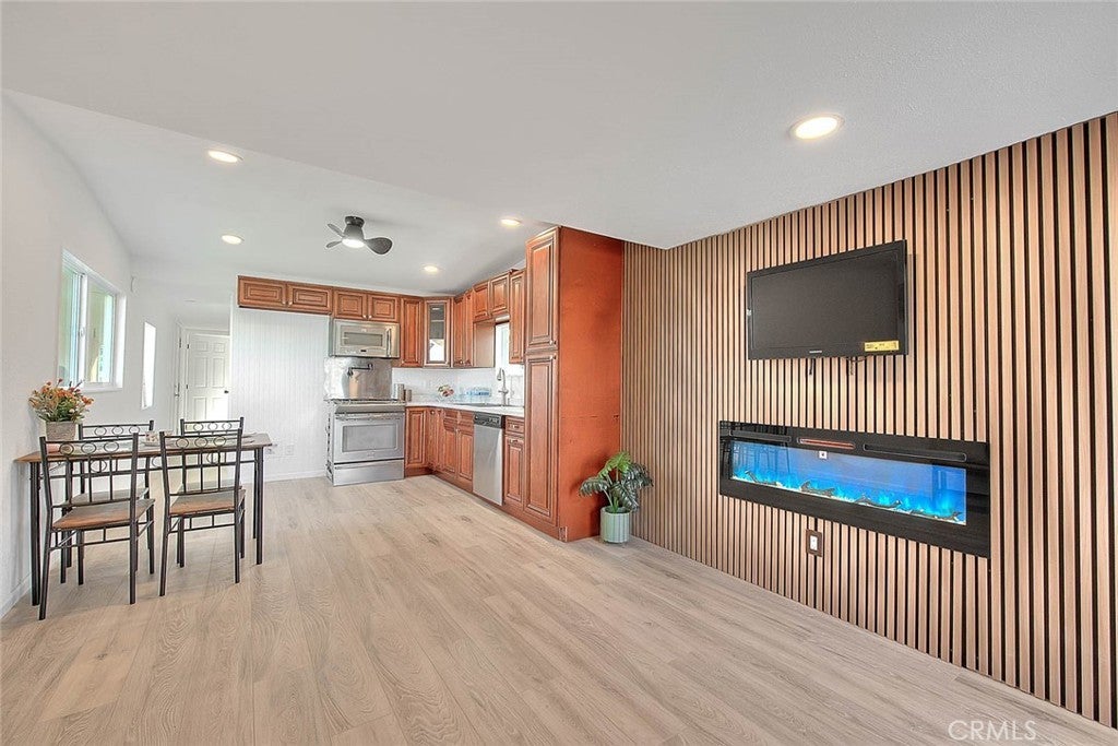 Photo of Listing #CV25059035