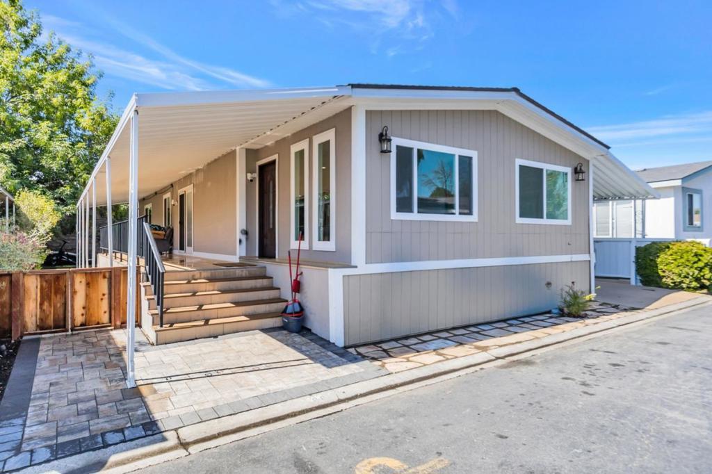 Photo of Listing #ML81999643