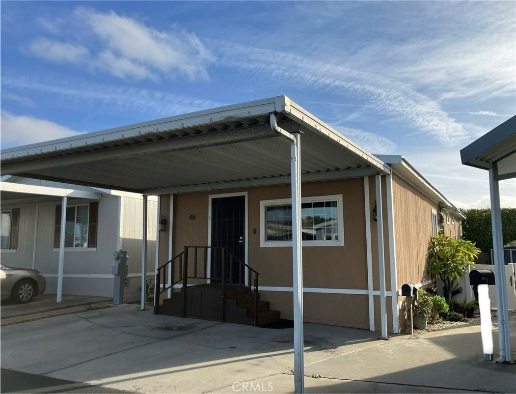 Photo of Listing #IV25077292