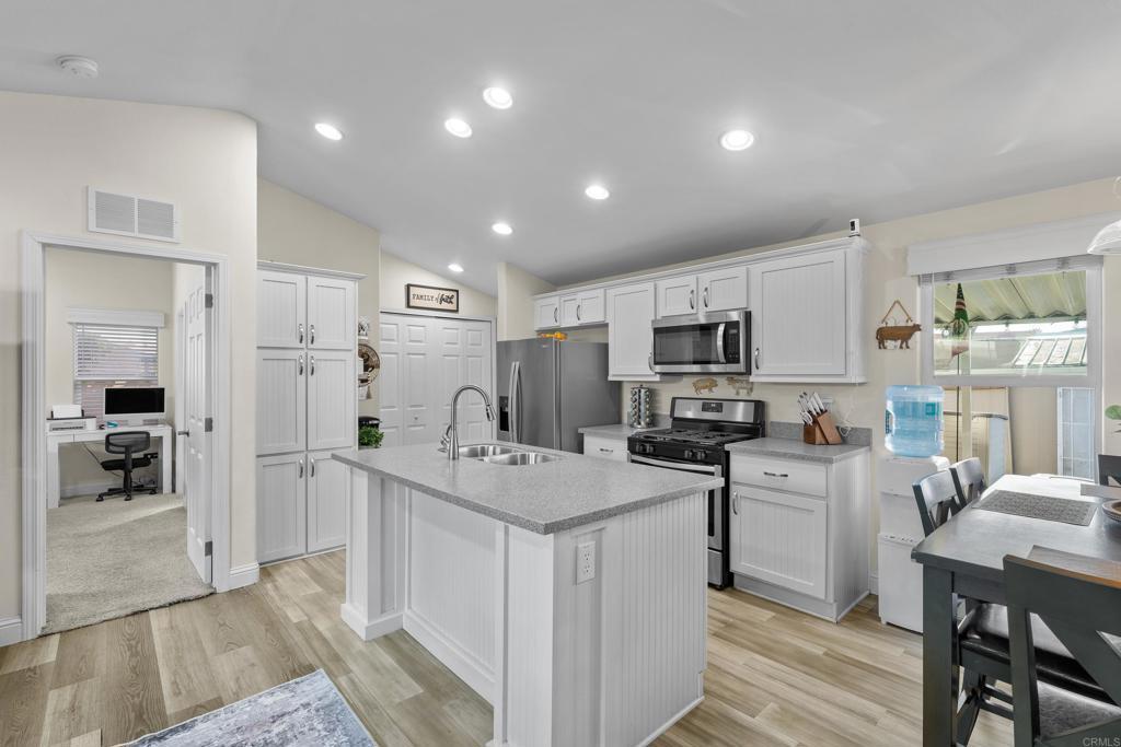 Photo of Listing #PTP2502617