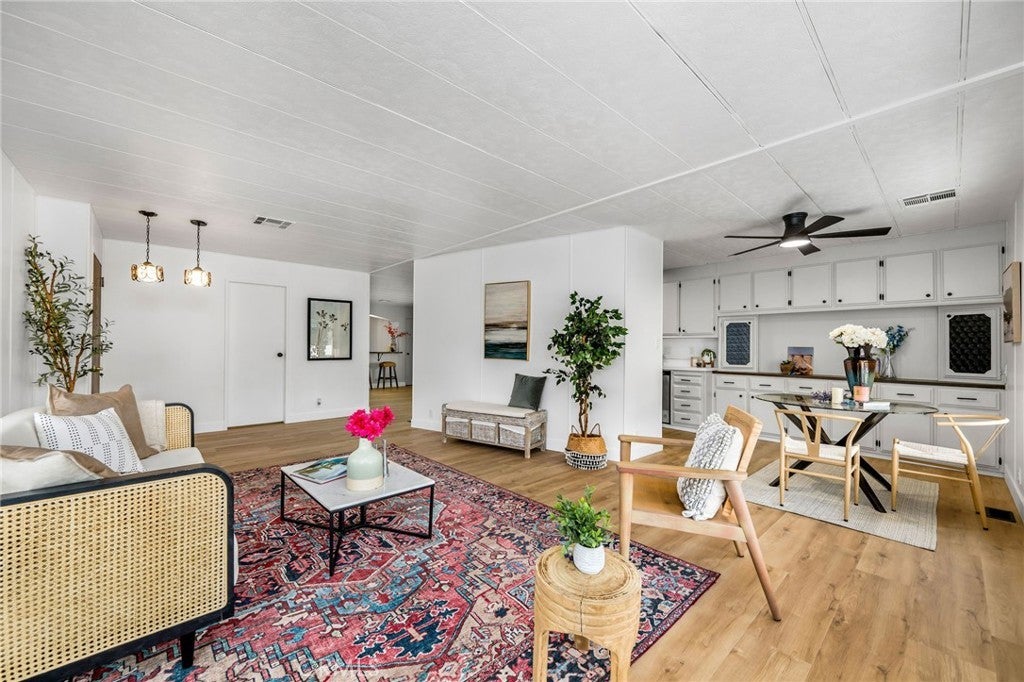 Photo of Listing #OC25083591