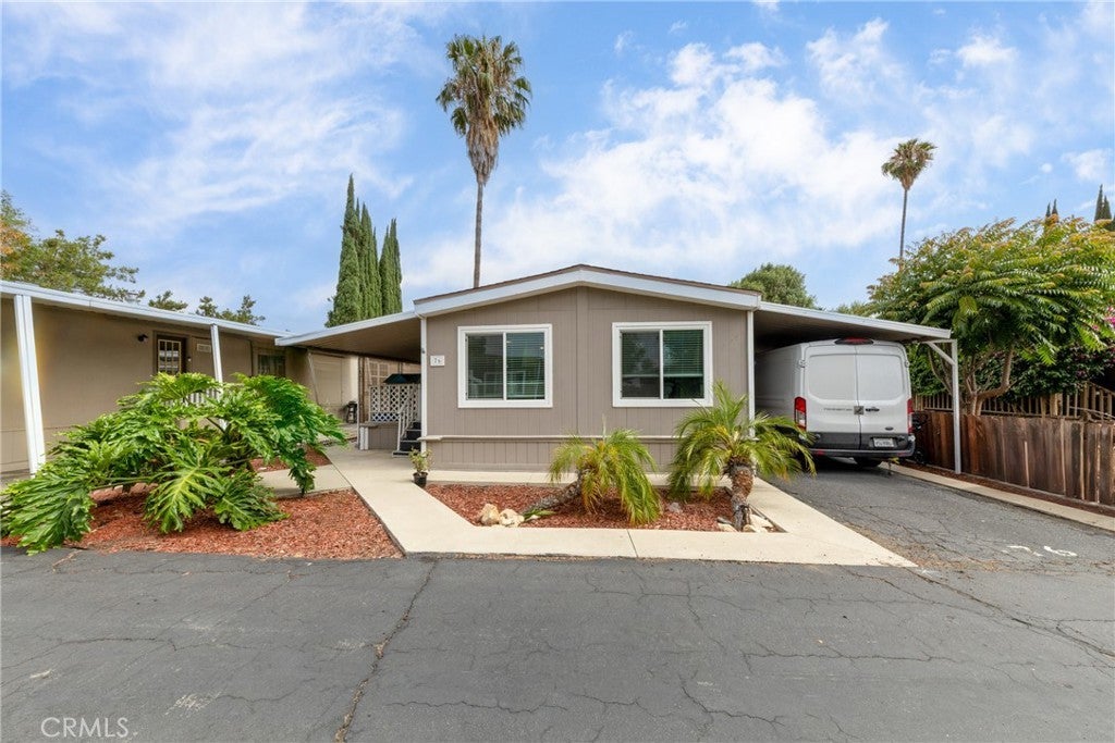 Photo of Listing #IV25085215