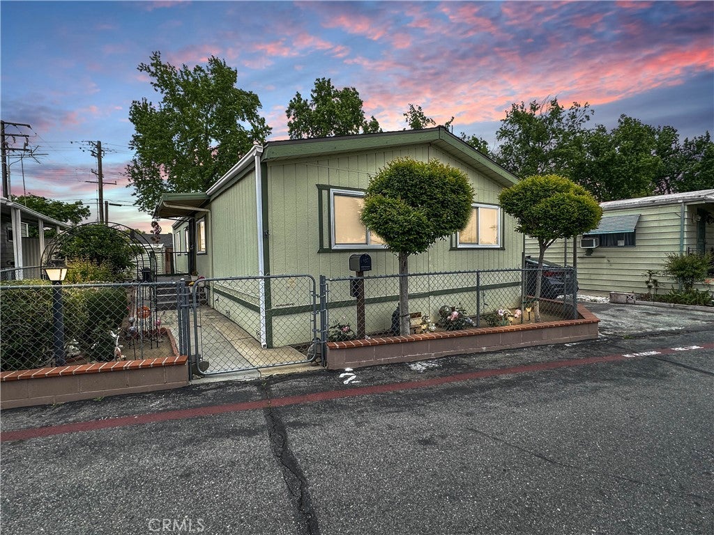 Photo of Listing #IV25084905