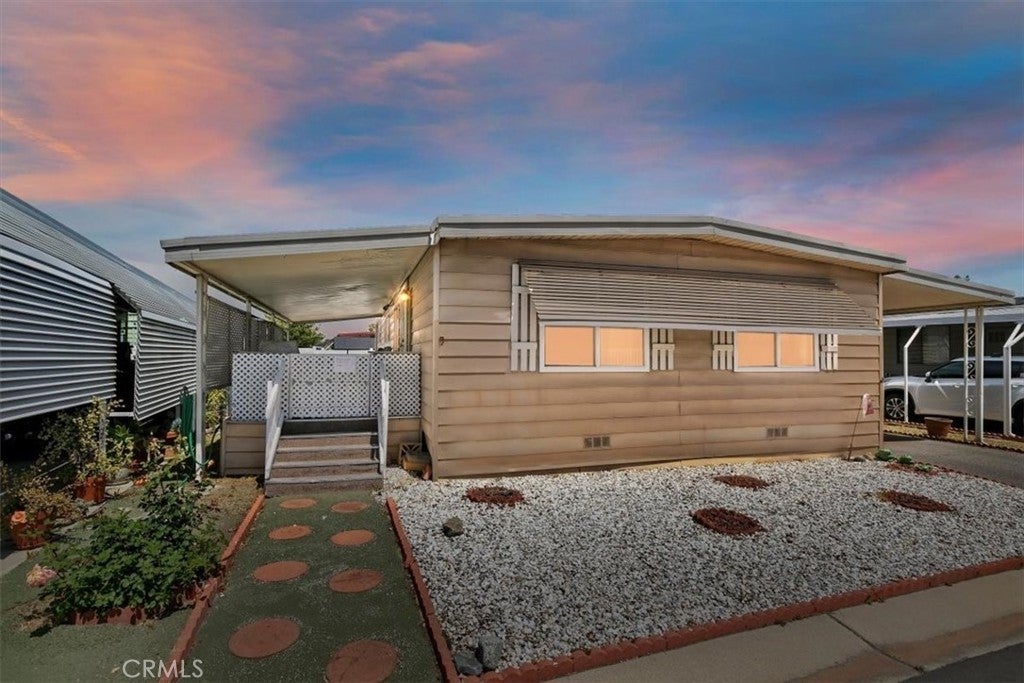 Photo of Listing #IV25098055