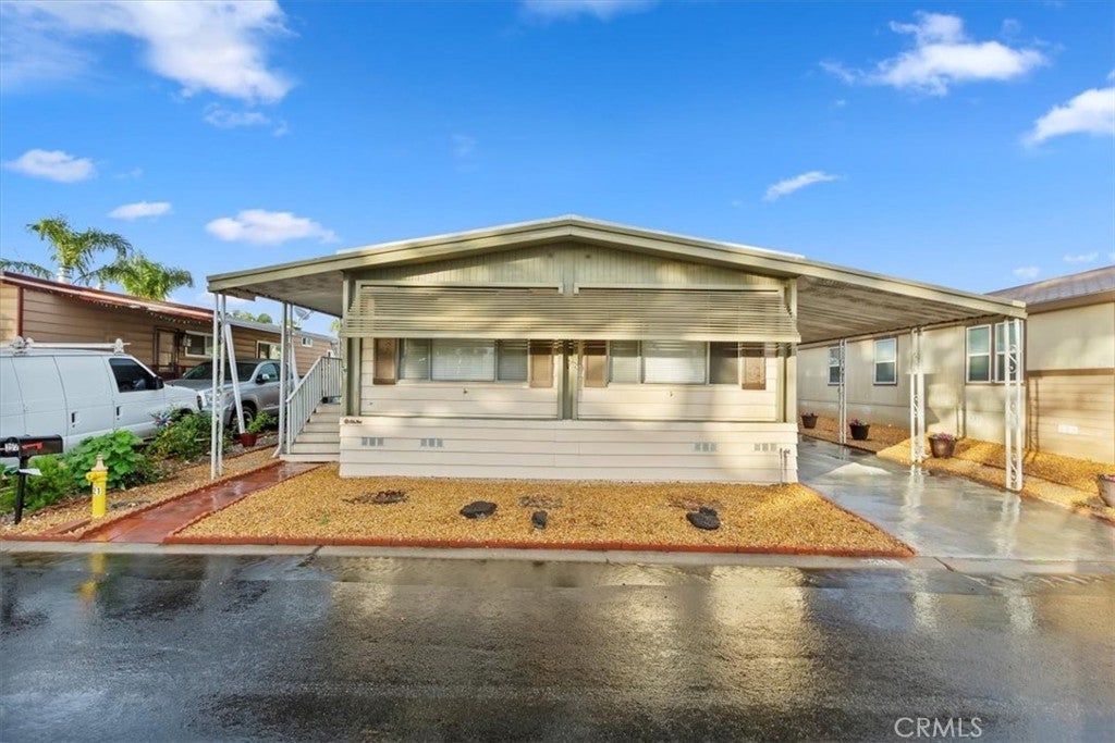 Photo of Listing #IV25102890