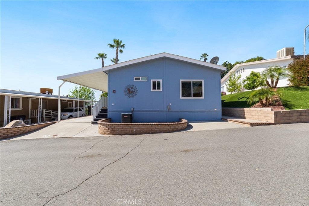 Photo of Listing #IV25114039