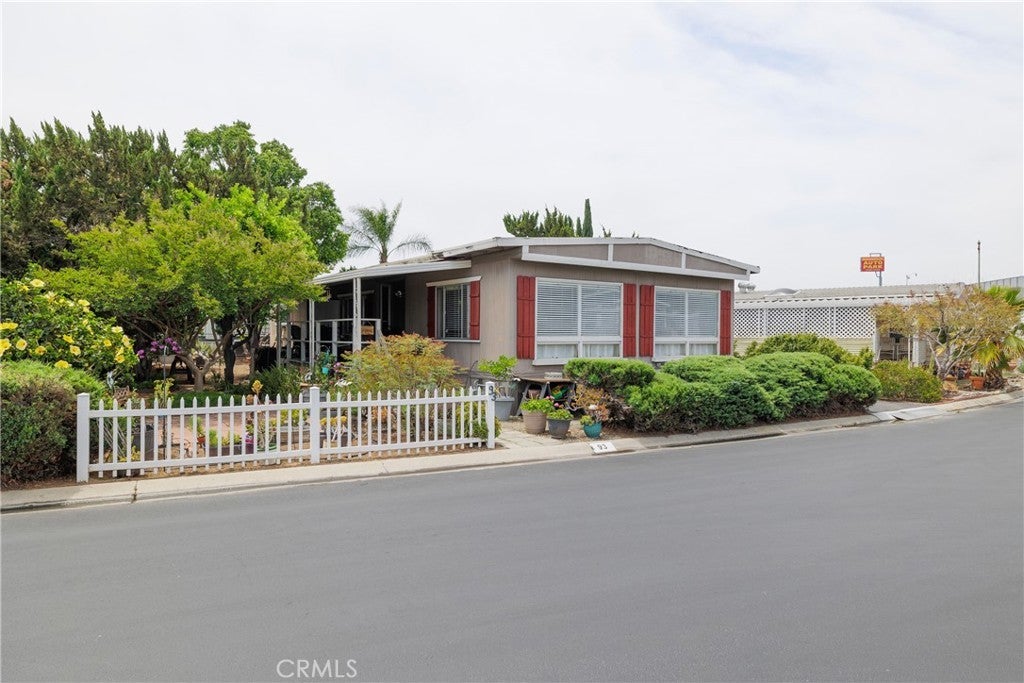 Photo of Listing #IV25115046