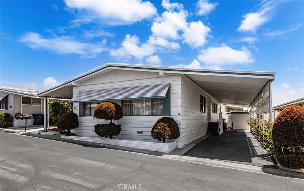 Photo of Listing #IV25115688