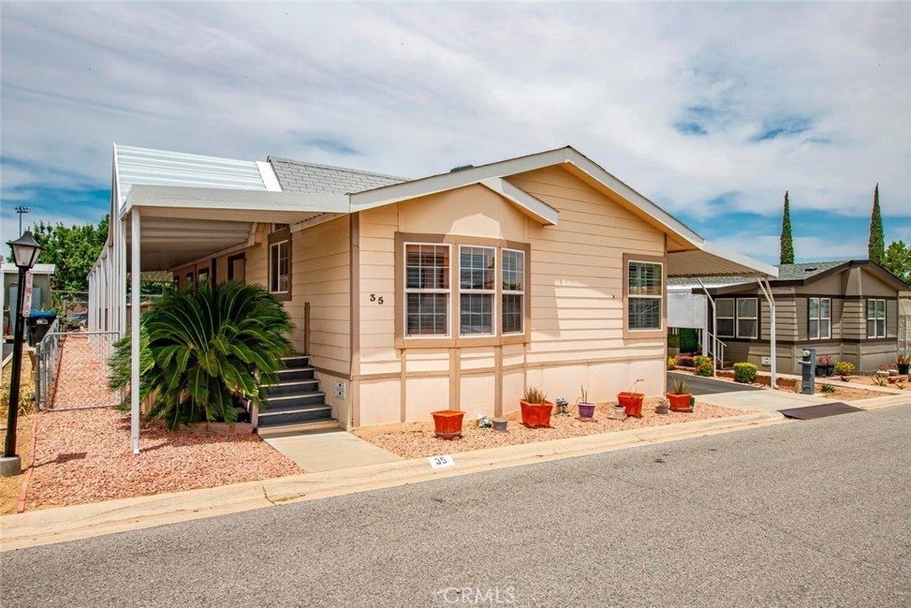 Photo of Listing #SR25122913