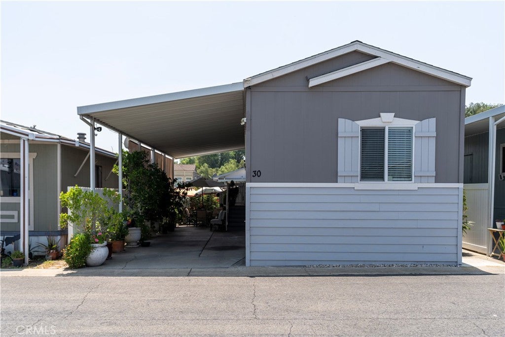 Photo of Listing #IV25128102