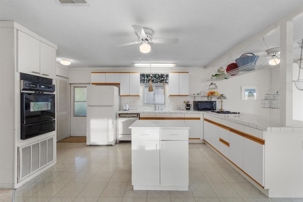 Photo of Listing #PTP2504470