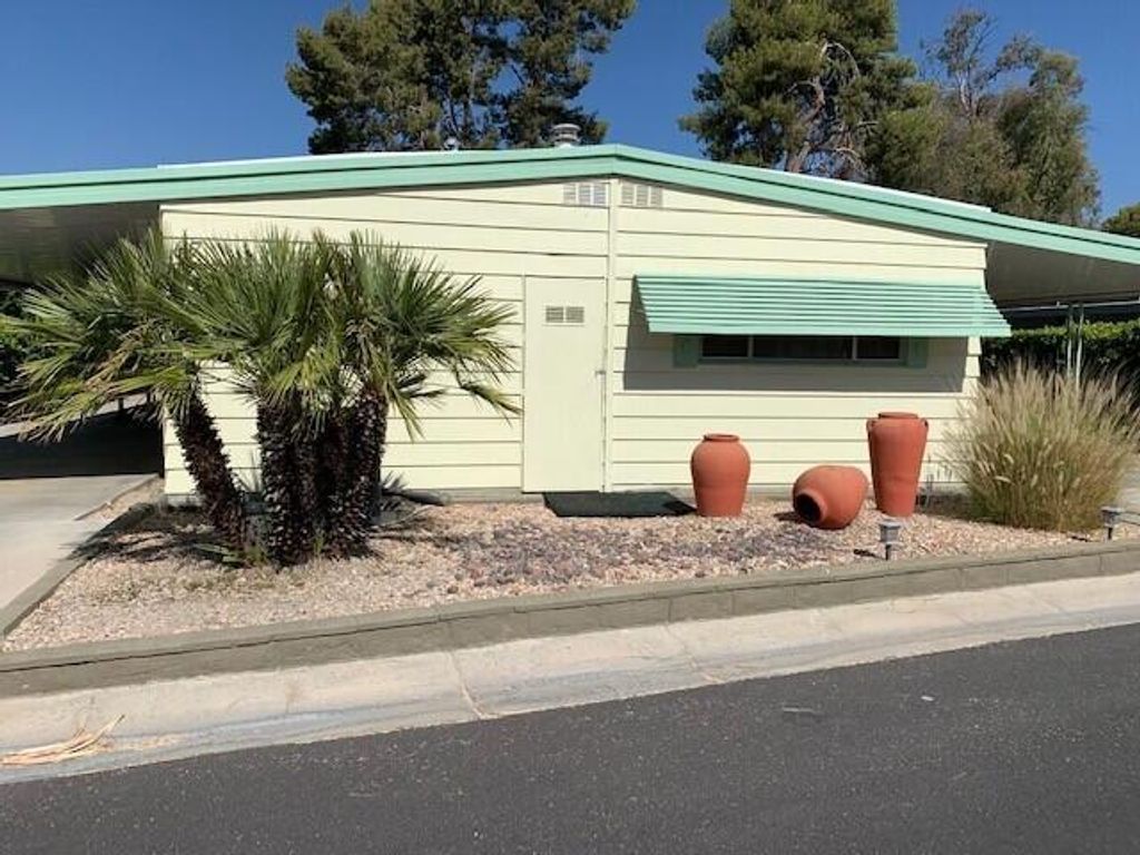 67 Paseo Laredo North, Cathedral City