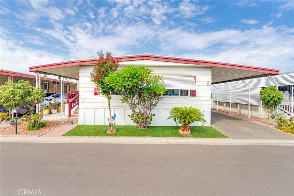 Photo of Listing #IV25157329