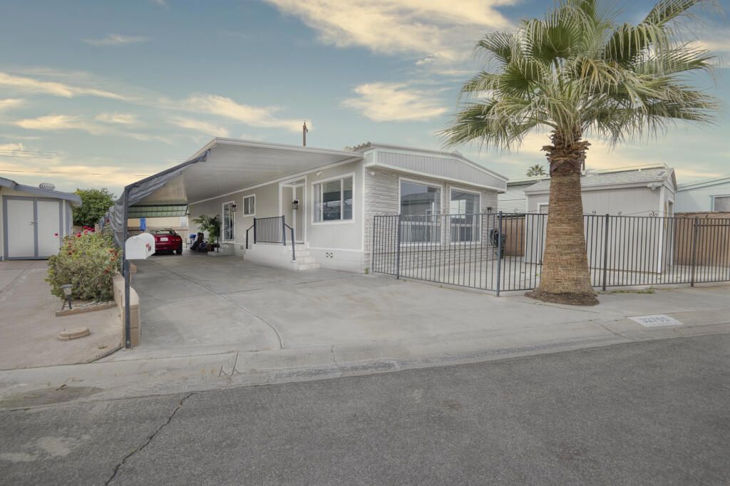 32755 Southern Hills Avenue, Thousand Palms