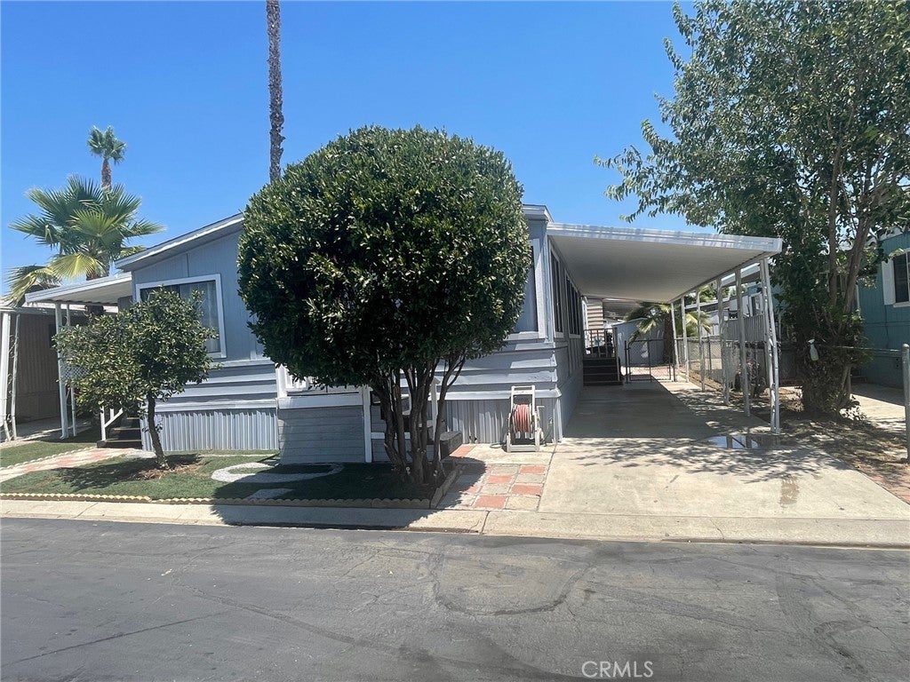 Photo of Listing #IV25181897