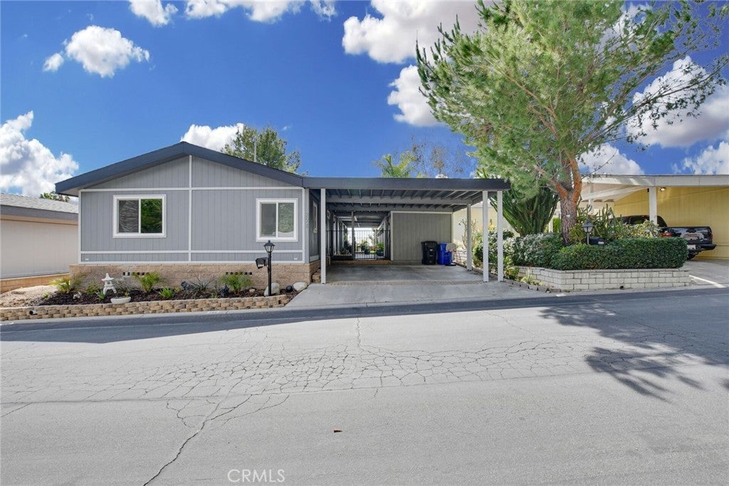 Photo of Listing #IV25188401