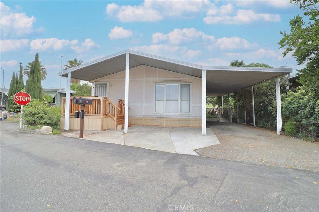 Photo of Listing #IV25215563