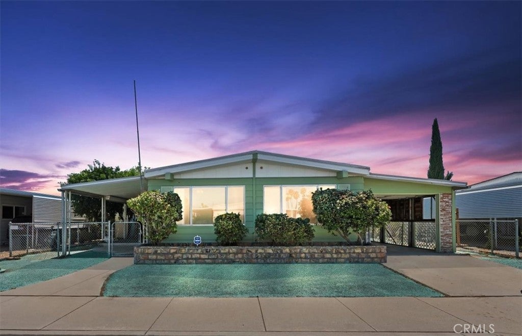 Photo of Listing #IV25215872