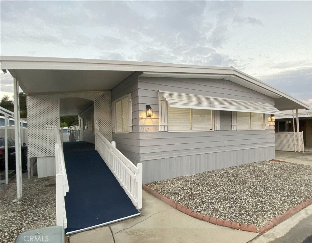 Photo of Listing #IV25239677