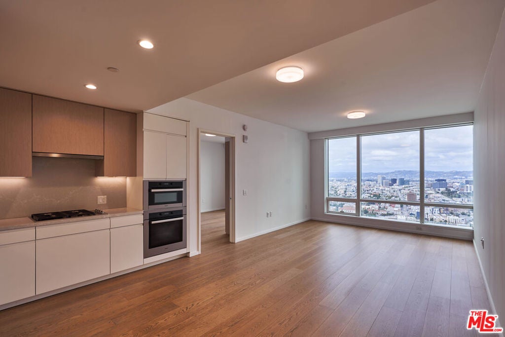 Photo of Listing #24385287