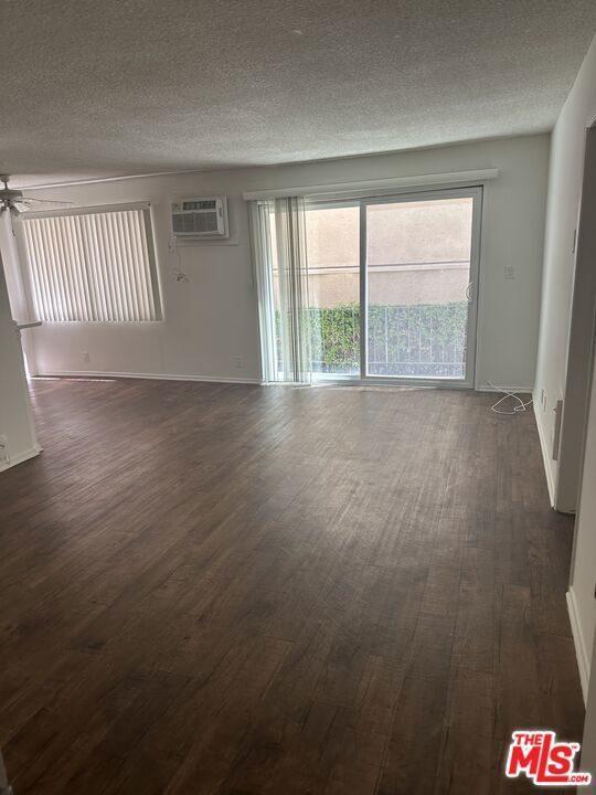 Photo of Listing #24409690