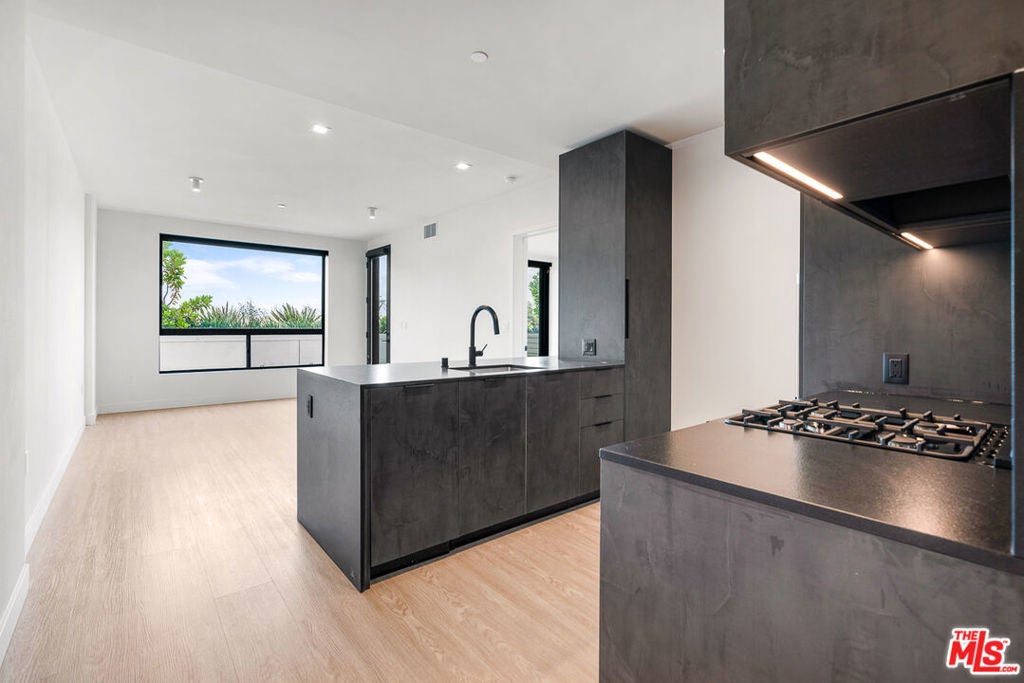 Photo of Listing #24414297