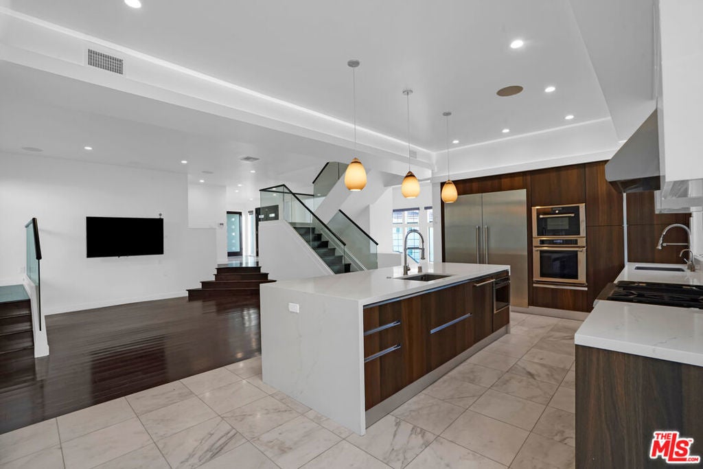 Photo of Listing #24436101