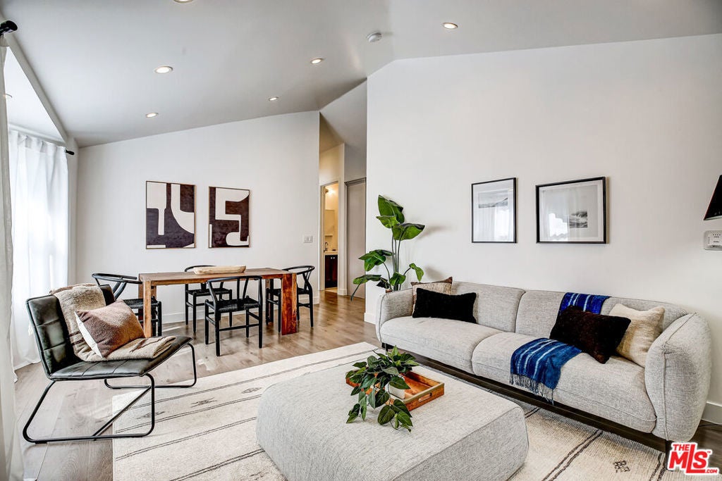 Photo of Listing #24437035