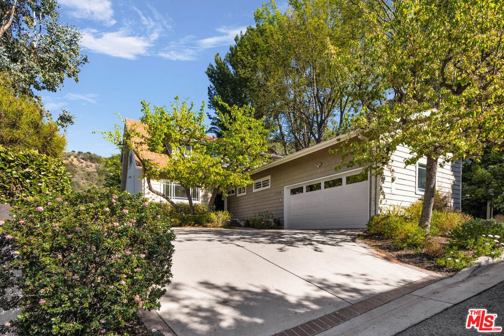 Photo of Listing #24436891