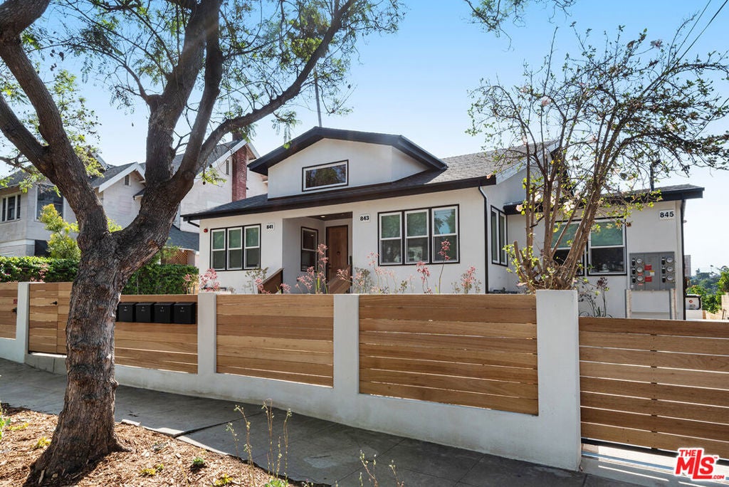 Photo of Listing #24439493