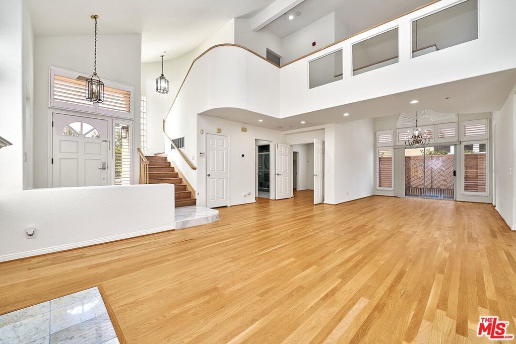 Photo of Listing #24440481