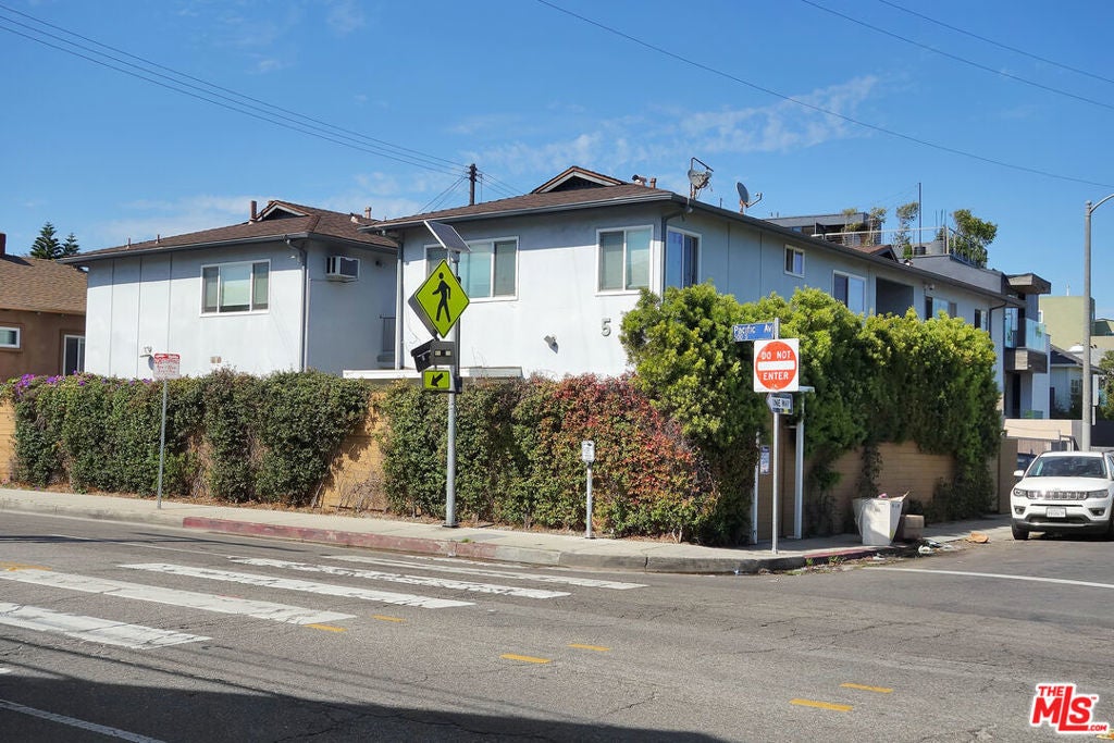 Photo of Listing #24441705