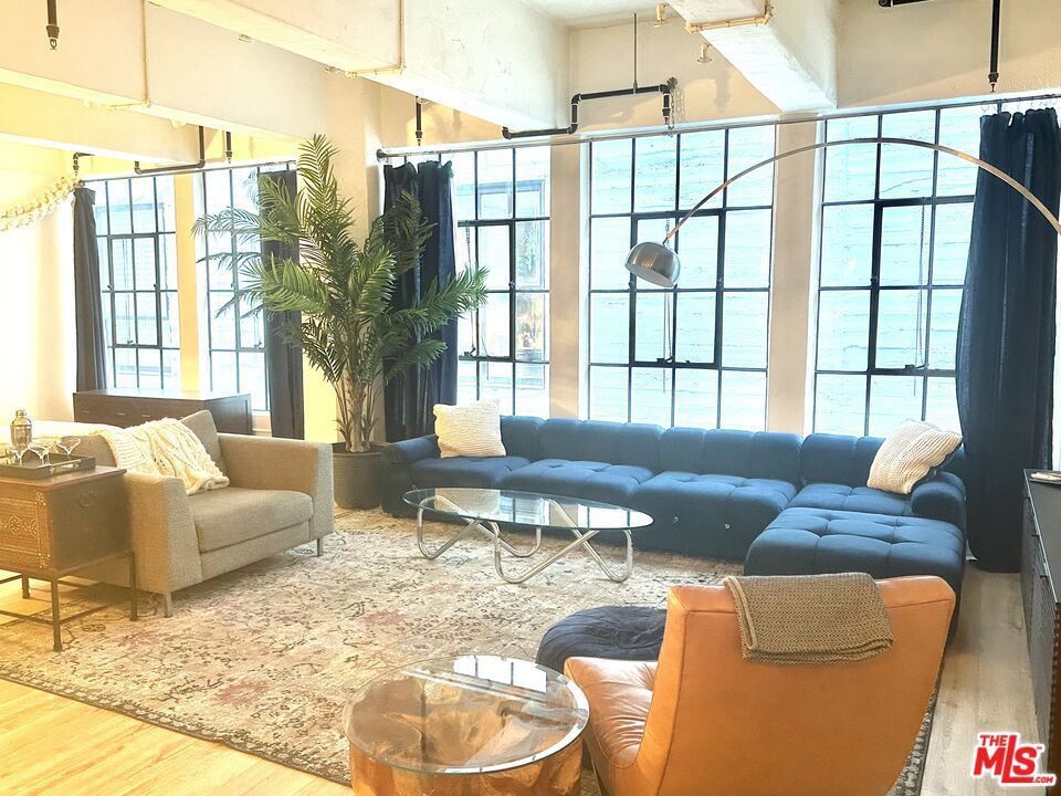 Photo of Listing #24442153