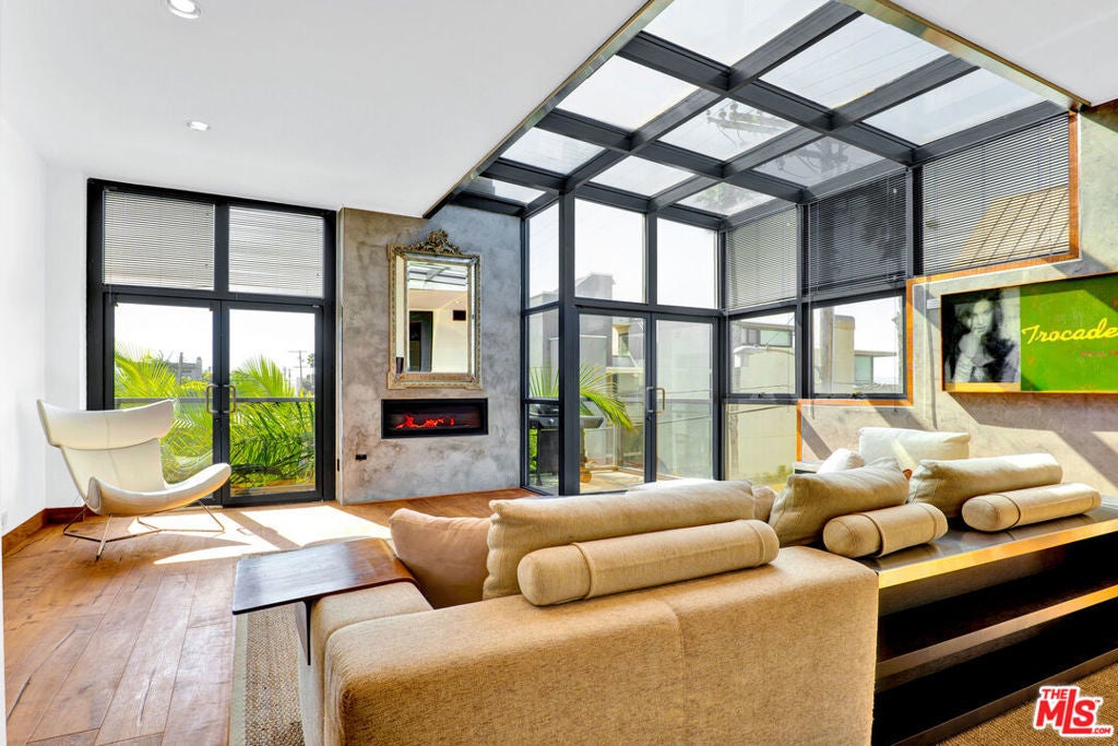 Photo of Listing #24443545