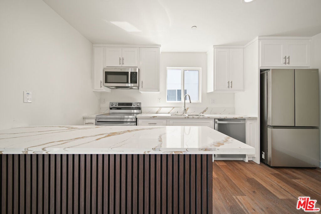 Photo of Listing #24443905