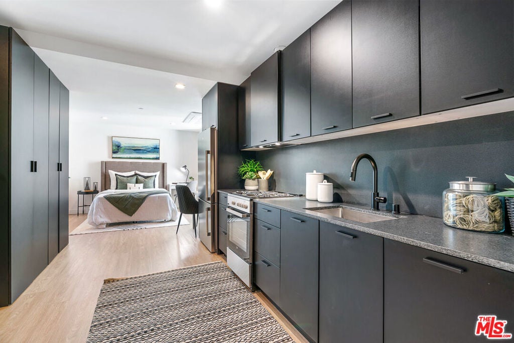 Photo of Listing #24449043