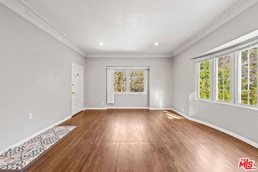 Photo of Listing #24452233