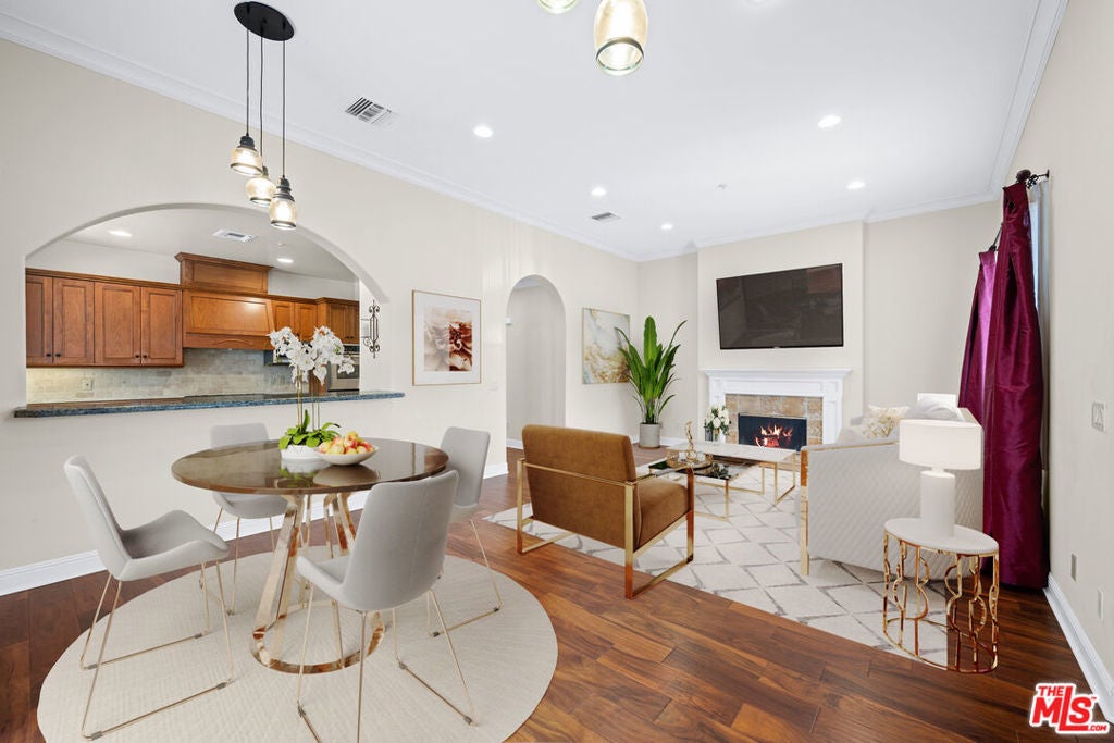 Photo of Listing #24448423