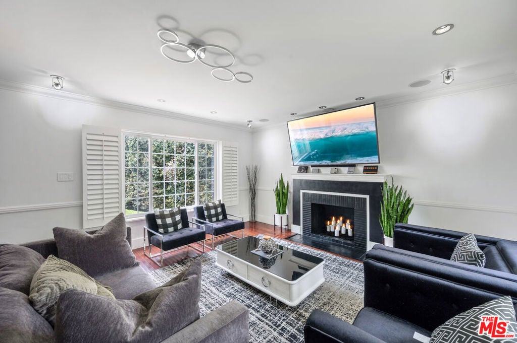 Photo of Listing #24458283