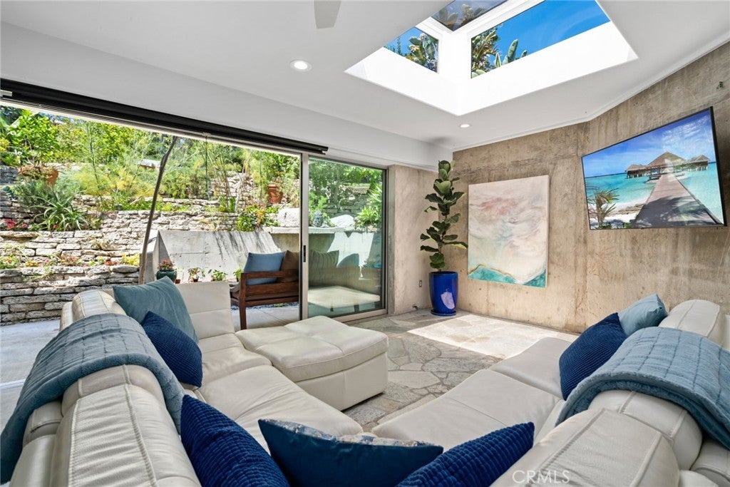 Photo of Listing #LG24227284