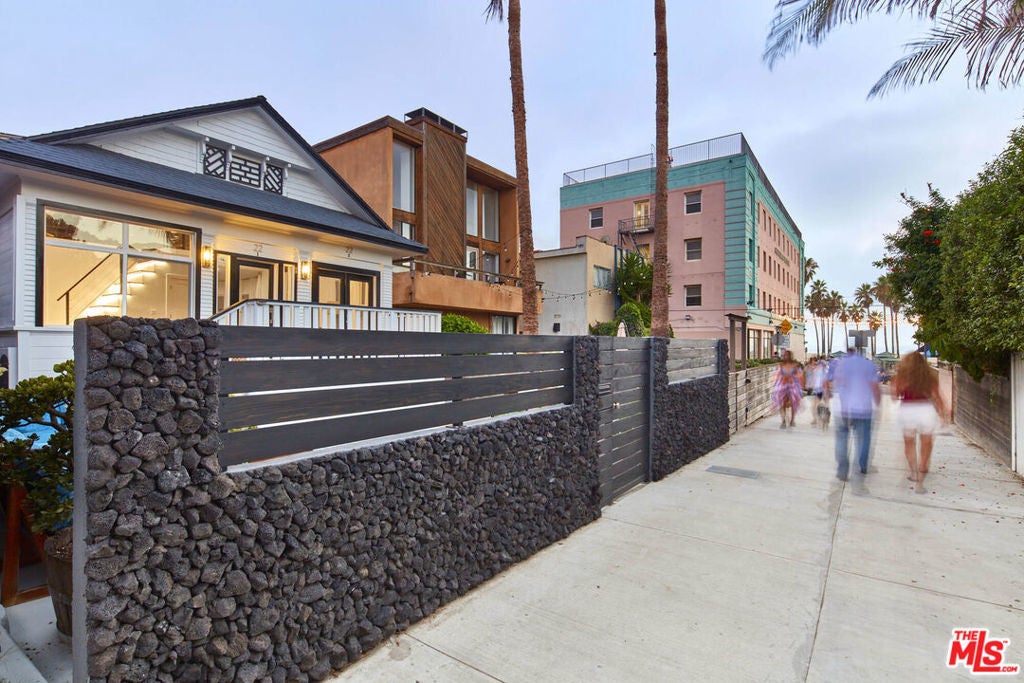 Photo of Listing #24461683