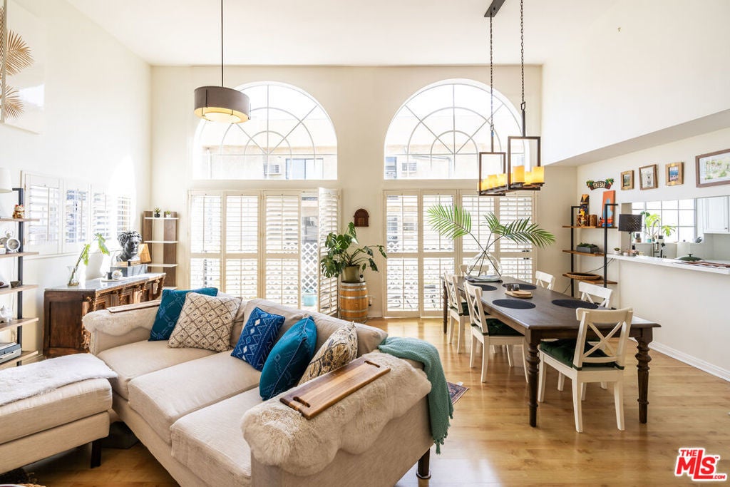 Photo of Listing #24460115