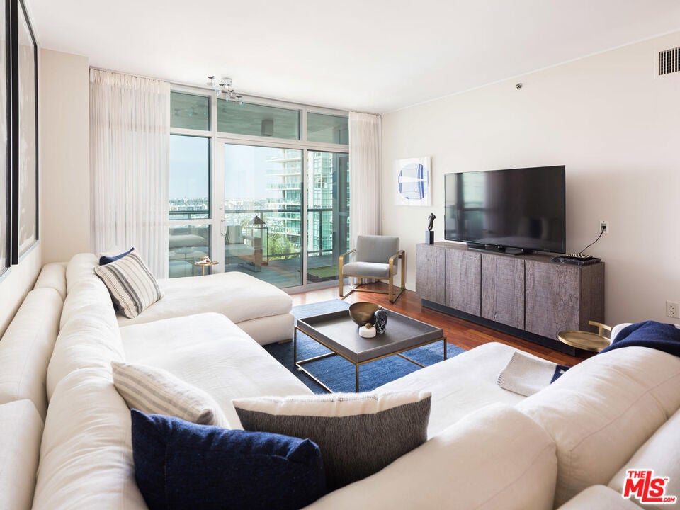 Photo of Listing #24463767